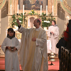 Osternachtsfeier mit Weihbischof Turnovszky