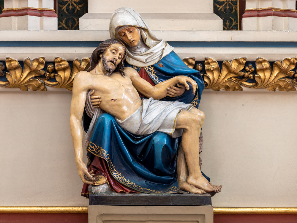 Pieta / Erzdiözese Wien/ Stephan Schönlaub, Stephan Schönlaub Nachdem Christus vom Kreuz abgenommen wird, wird der Leichnam in den Schoß seiner Mutter gelegt. Die Darstellung führt uns den Schmerz Mariens vor Augen und lässt uns mit ihr mitleiden. Wien, Lazaristenkirche
